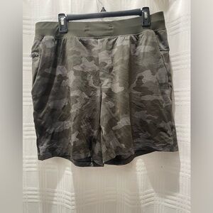 Lululemon green camo athletic shorts running shorts gym shorts casual shorts XL